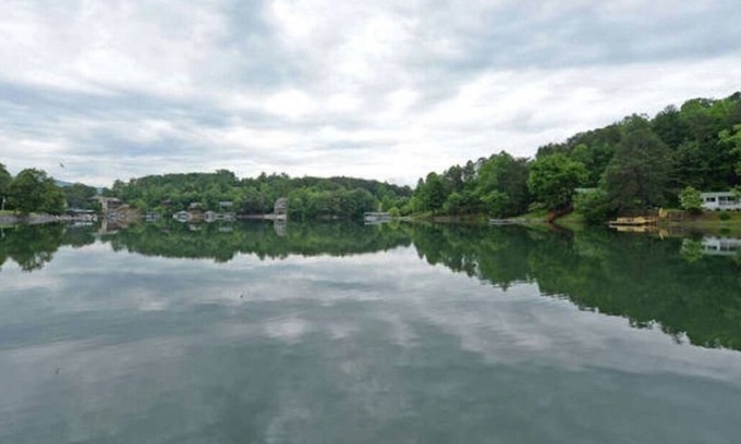 Hiawassee House | Welcome to our lake house in this "tranquil cove" on Lake Chatuge