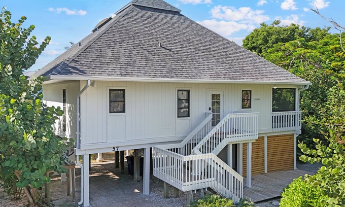 Captiva House | Welcome to Paradise! 2025 Renovated beach bungalow in the heart of Captiva!