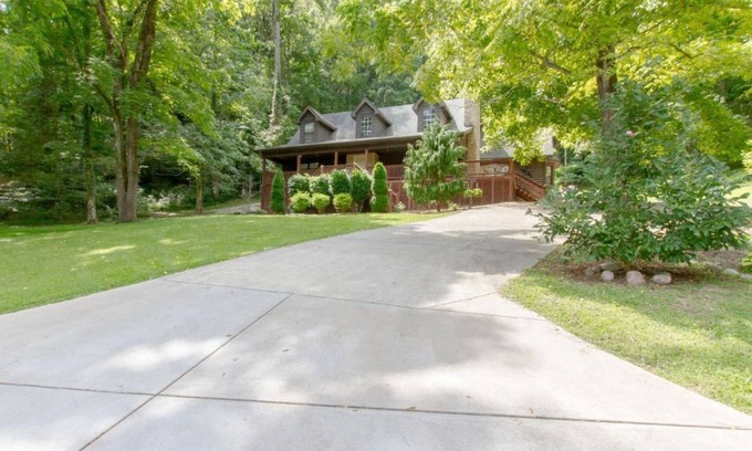 Lancaster Cabin | Welcome to peaceful Parkview Hollow, Gated Community 1 mile from lake!