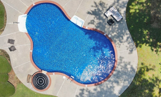 Suwanee Apartment | Welcome to Pool Azul! Guest House & Pool. Two King Size Beds.