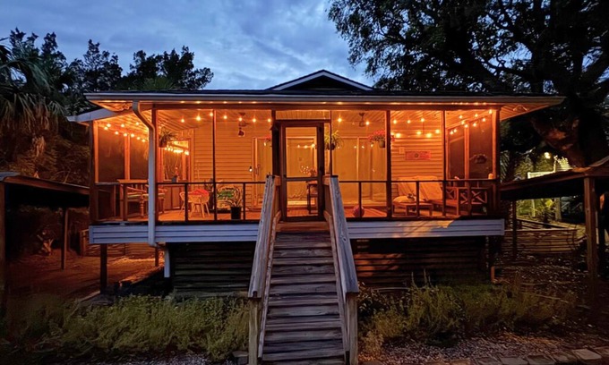 Folly Beach Cottage | Welcome to Rainbow at Folly House – Your Beachside Retreat Near Charleston!