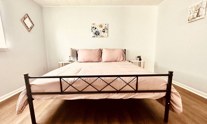 Hamilton Apartment | Welcome to Rose-Quilt Town, USA!