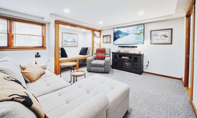 Sheridan House | Welcome to Running Wild, a comfortable four-bedroom, two-bathroom lovely ranch-style home on the banks of picturesque Little Goose Creek.