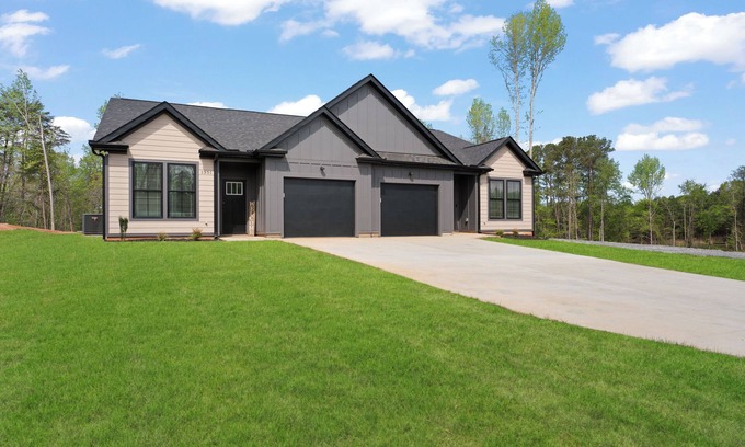 Moore House | Welcome to Sunset Haven at Lake Bowen. This is a new 3bed 2bth Pet Friendly home