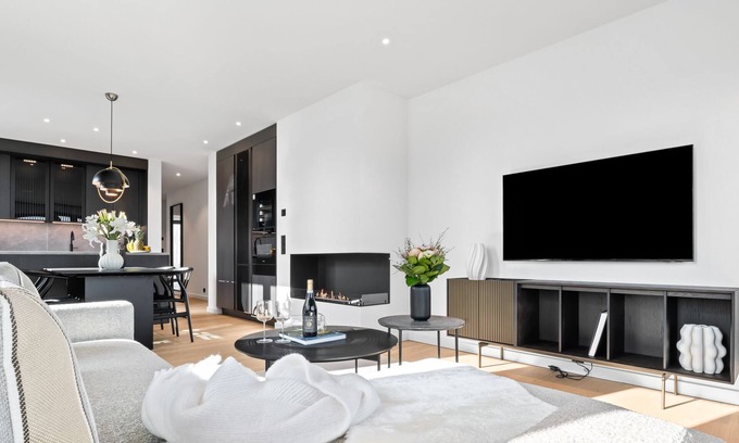 List Apartment | Welcome to the Greenwich Suite – Luxury for 4 People with Balcony and Sauna.