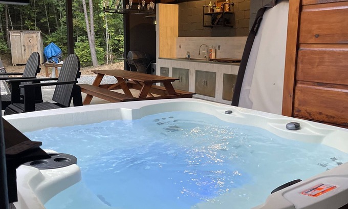 Unaka Cabin | Welcome to the heart of the Smoky Mountains for an unforgettable experience.