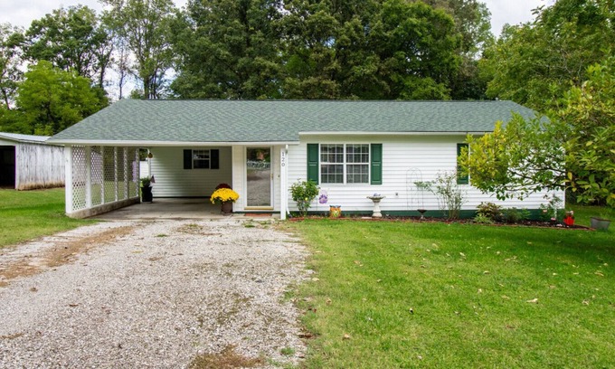 Harriman House | Welcome to The Hideaway in Harriman, TN