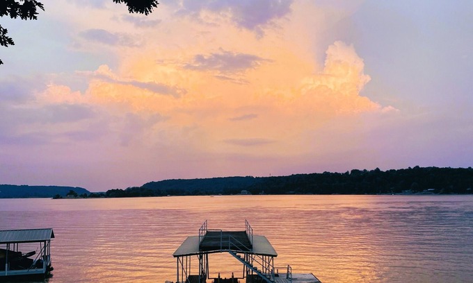 Crane Hill Cottage | Welcome to "The Lilly Pad" Waterfront Resort Cottage at Smith Lake!