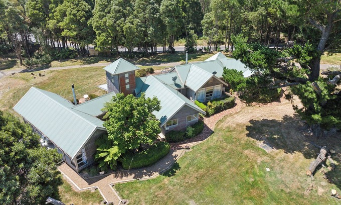 Tanybryn House | Welcome to The Otways Rainforest Retreat. Your Luxurious Escape in Nature