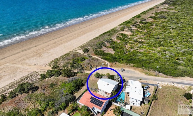 Farnborough House | Welcome to Yeppoon Hinz On The Beach