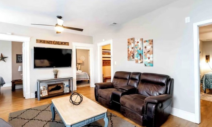 Deer Park Apartment | Welcome to Your Stylish Stay in the Heart of Louisville!