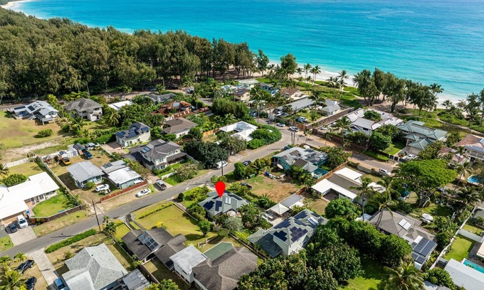 Waimanalo House | Welcome to your Waimanalo retreat! Steps from one of Oahu's most stunning, uncrowded beaches