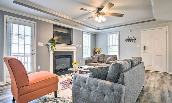 Apex House | Welcoming Abode w/Yard ~ 1 Mi to Dtwn Apex!