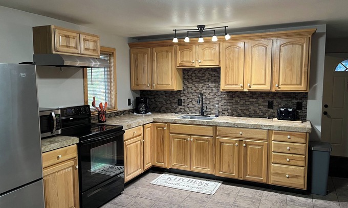 Puposky Cabin | Welcoming cabin with AC, WiFi, TV and laundry on Gull lake!