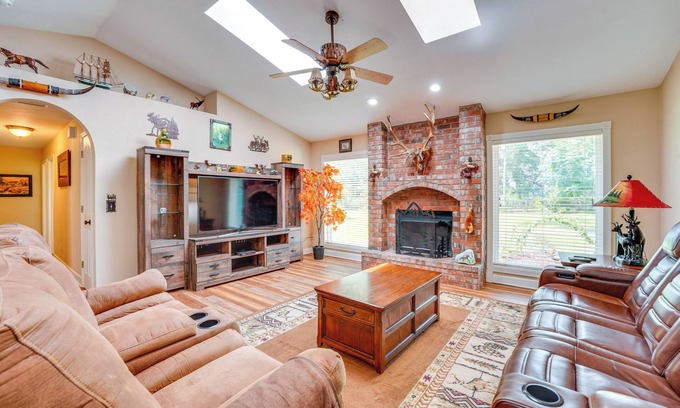 Alachua House | Welcoming Home w/Yard on 20 Acres in High Springs