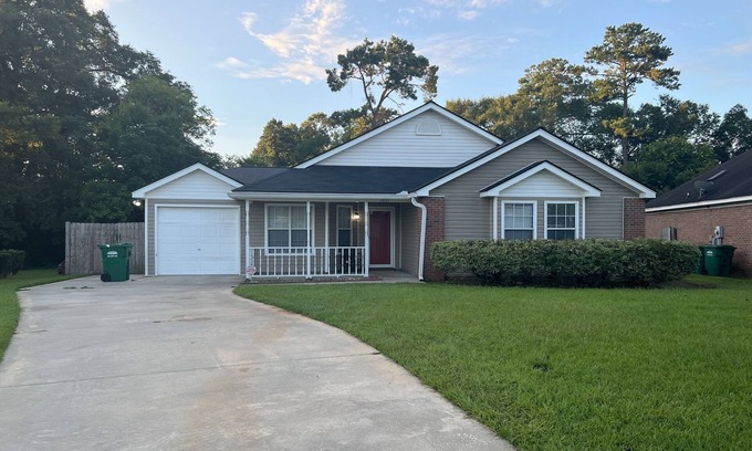 Albany House | Welcoming Oasis for Business or Leisure!