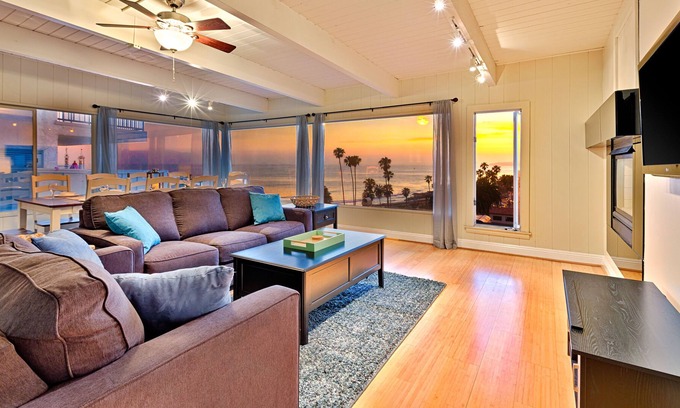 San Clemente Cottage | Well-appointed beach cottage with panoramic views, outdoor patio, free WiFi