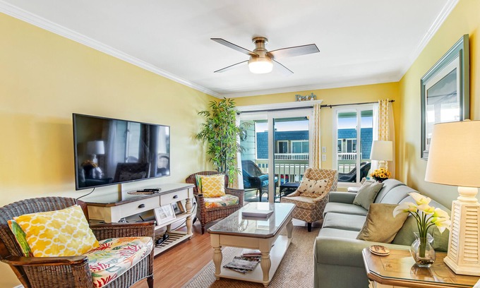 Isle of Palms Villa | Well-appointed villa w/community pool, ocean view, free WiFi