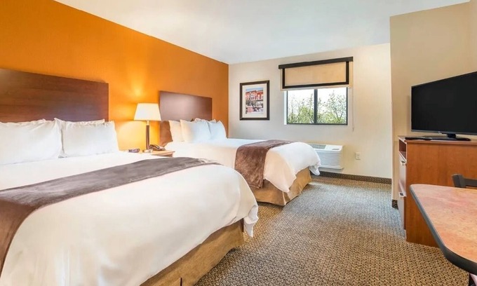 Davenport Hotel | Well-Lit, Peaceful Room w/Kitchen Near Historic Black Hawk State Site & Trails