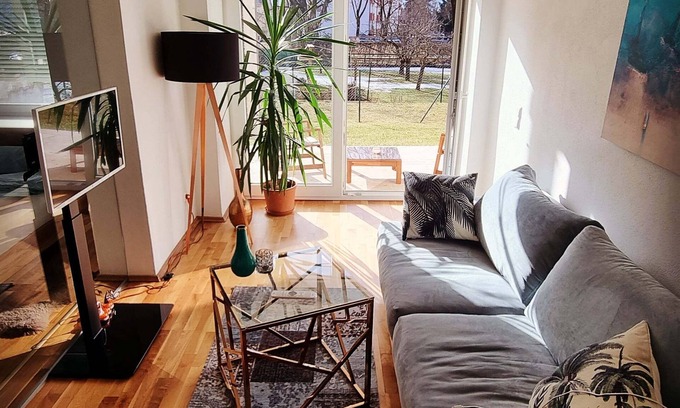 Klagenfurt am Woerthersee Apartment | Well-maintained design apartment in a villa location