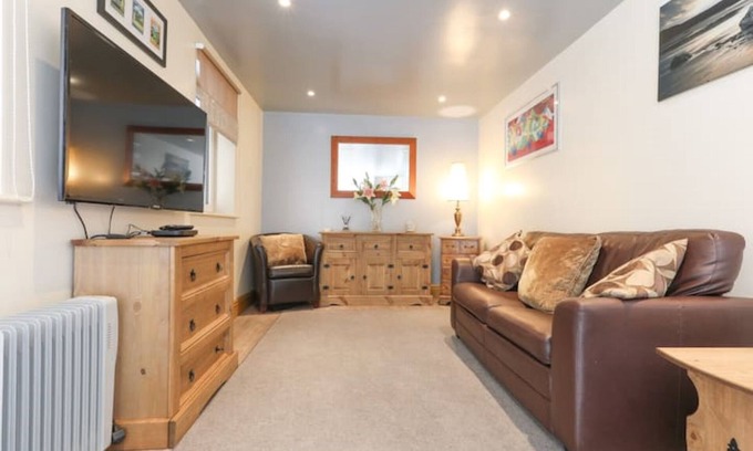 Carleton House | Wend Gardens, Carleton, Skipton. Pet friendly.