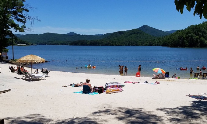 Hayesville Cottage | We’re OPEN! Lake Chatuge Country Cottages - FREE WiFi, Parking, Prem Channels!