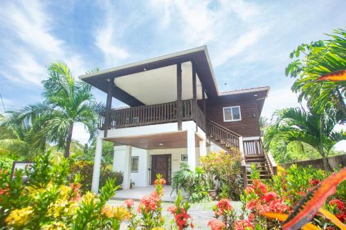 Gibson Bight House | Wescot Villas Roatan