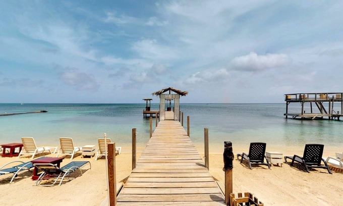 West End Hotel | West End Dive Resort