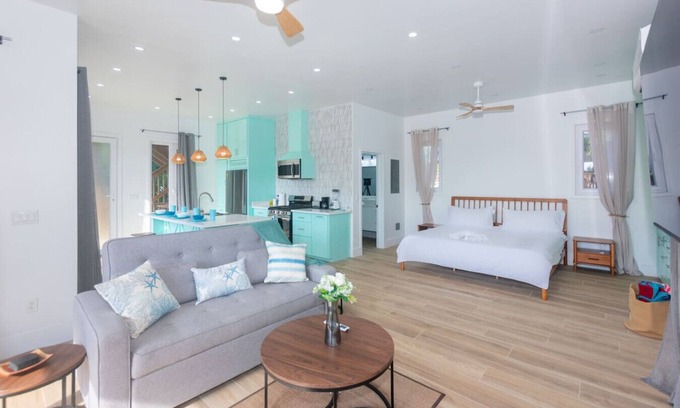 Antoneys Cay Apartment | West End’s Best Kept Secret- The Comfy Sloth!