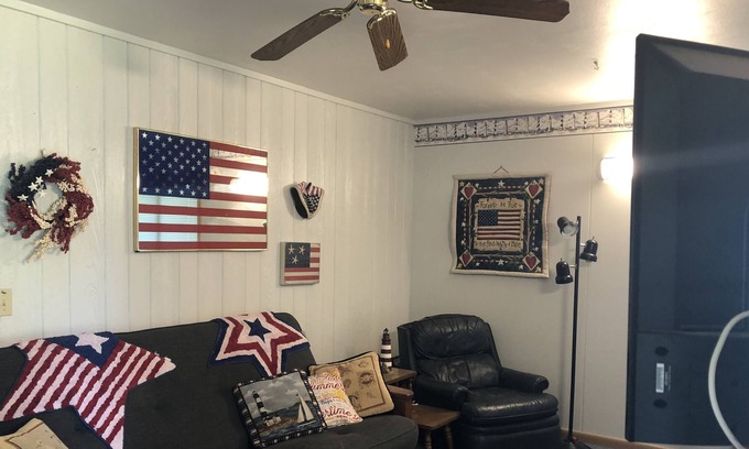 Wahpeton Cottage | West Lake Okoboji Cottage sleeps 5