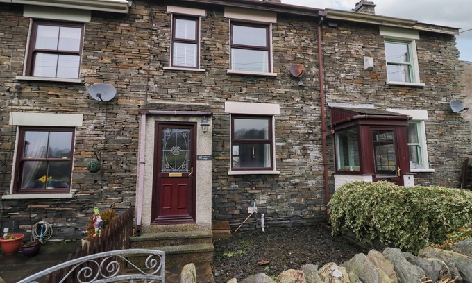Kirkby-in-Furness Cottage | WESTBOURNE COTTAGE, pet friendly, with open fire in Askam-In-Furness