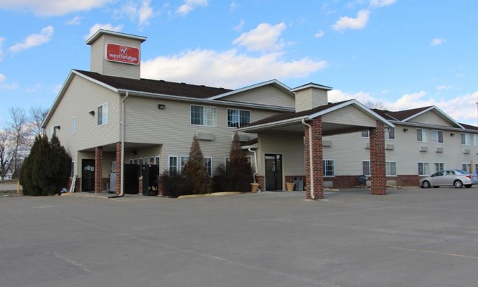 Carrollton Hotel | Westbridge Inn & Suites