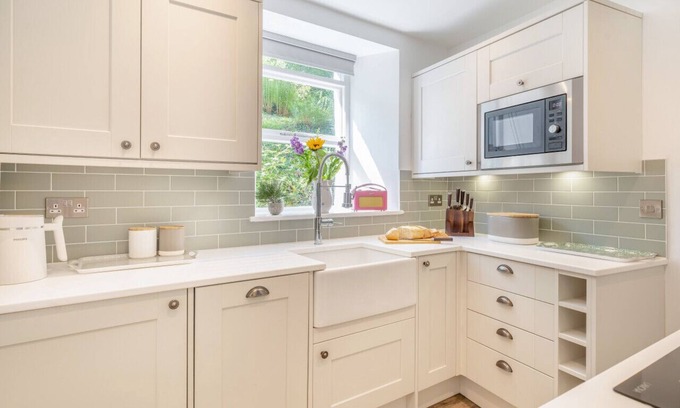 Braithwaite House | Western Cottage - Three Bedroom House, Sleeps 5