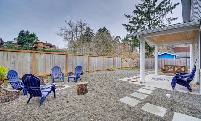 Westport House | Westport Home w/Hot Tub: 2 Blocks to Beach!