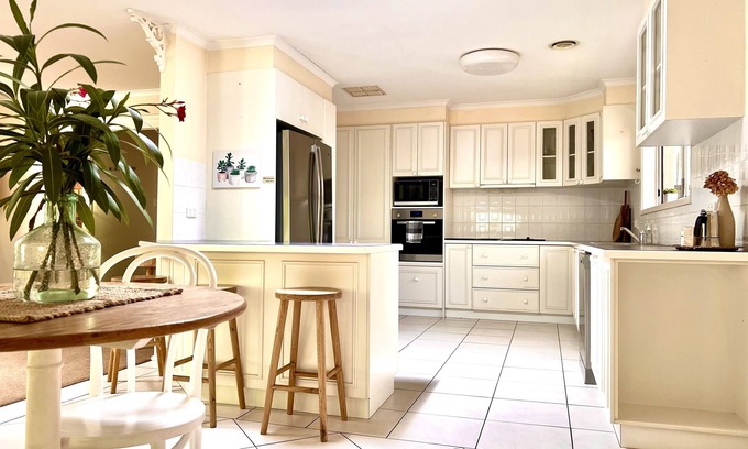 Bright Apartment | Westwood Lodge Apartments