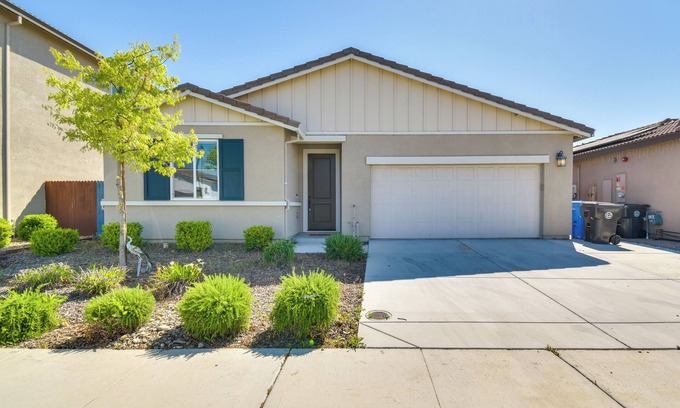Manteca House | WFH-Friendly Getaway w/Yard in Manteca!