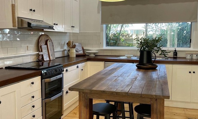 Maffra House | When a little white house in the country is all that is required!