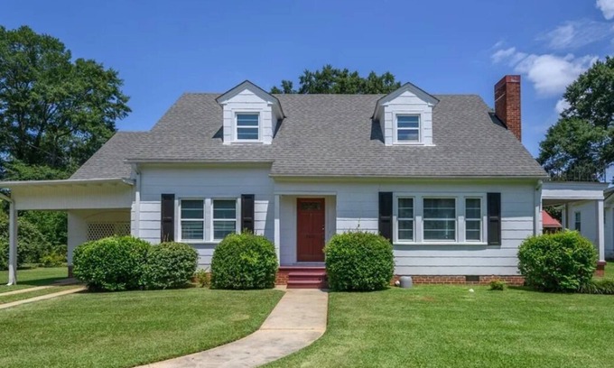 Northport House | Where Tradition Meets Comfort in Historic Northportand Bryant-Denny Stadium