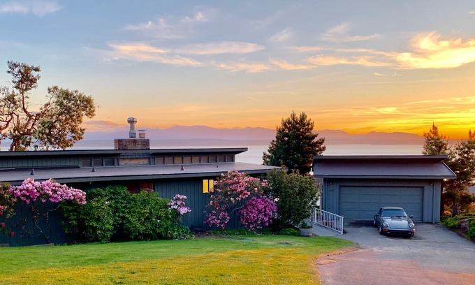 Freeland House | Whidbey Island Mid-Century Modern Waterfront Escape - JAW DROPPING VIEWS!