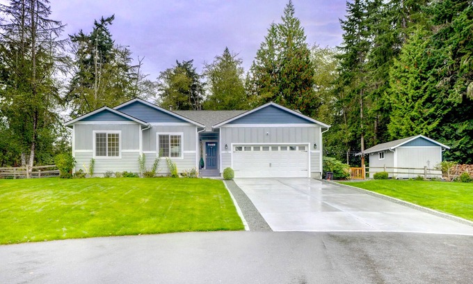Freeland Villa | Whidbey Retreat, Peaceful & Private Getaway, Hot Tub, Fire Pit