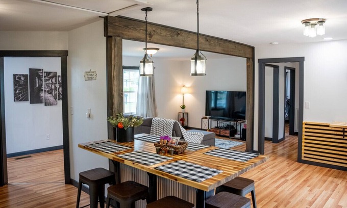 Tullahoma House | Whiskey Trails Cottage