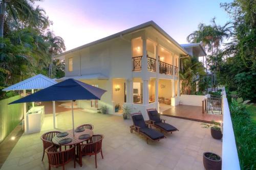 Port Douglas House | Whispering Palms - Beachfront Port Douglas
