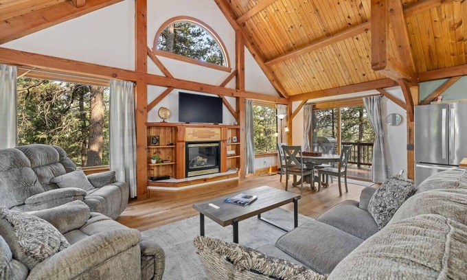 Rimrock Apartment | Whispering Pines Cabin