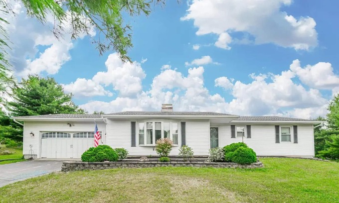 Johnstown House | Whispering Pines Manornn