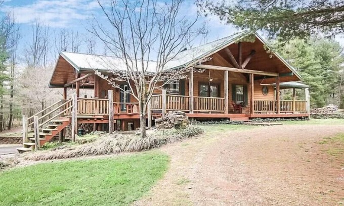 Bowling Green House | Whispering Waters Rustic Retreat