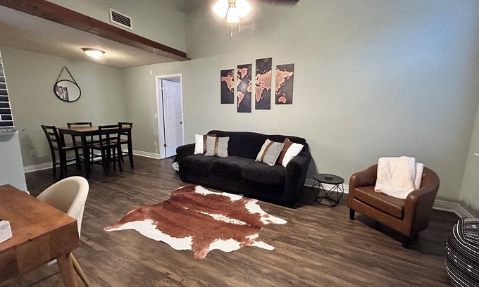 Sandalwood House | Whispering Woods Hideaway - Centrally Located