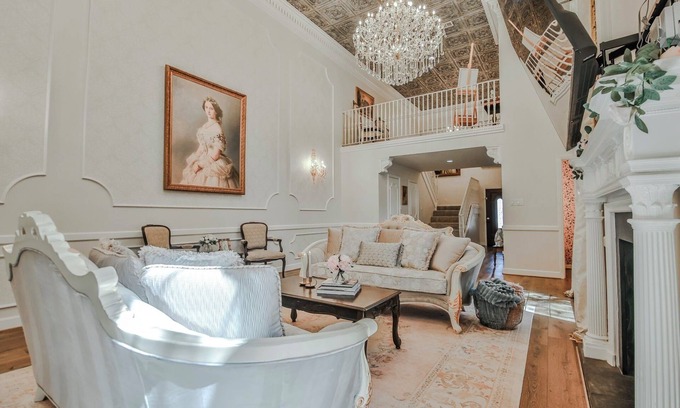 Tech Terrace House | Whistledown Manor 1 block to TTU Hot Tub