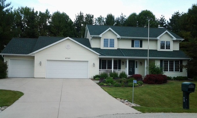 Sheboygan House | Whistling Straights 4 min, Blackwolf Run 7 min, Erin Hills 84 min, 3 Bedroom