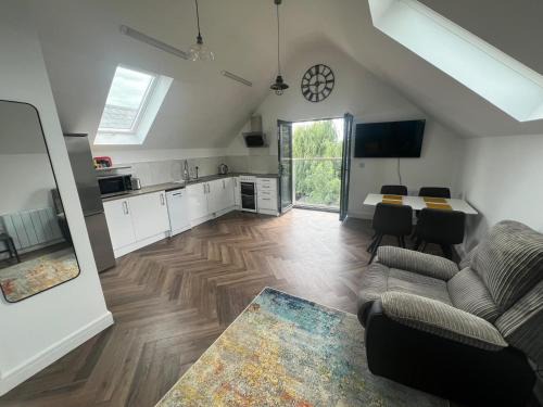 Staines Apartment | White House apartment, Staines upon Thames