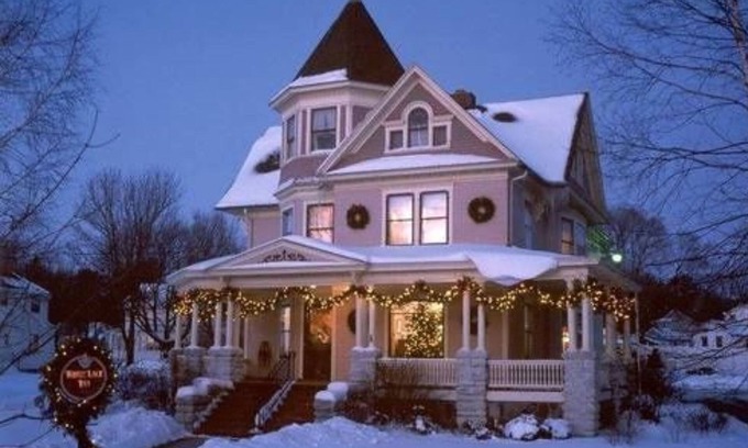 Sturgeon Bay Bed & Breakfast | White Lace Inn